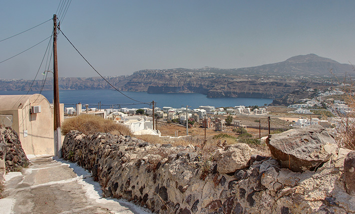 CAVEHOUSE WITH VIEWS FROM THE FRONT TERRACE