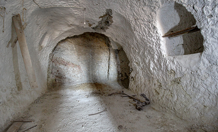 CAVEHOUSE WITH VIEWS FROM THE FRONT TERRACE