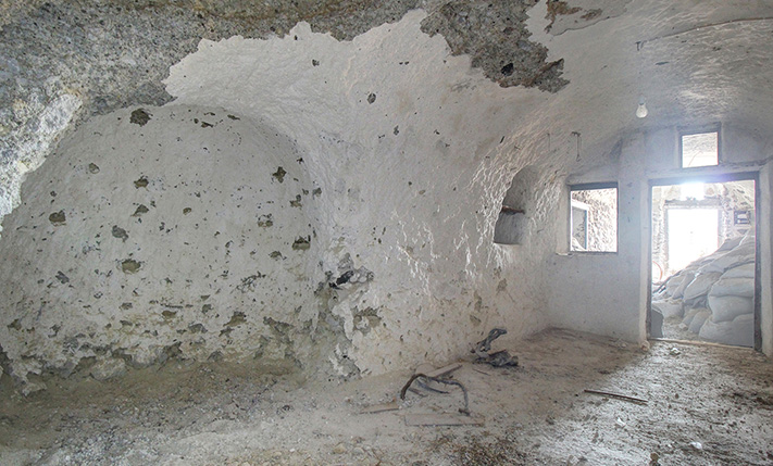 CAVEHOUSE WITH VIEWS FROM THE FRONT TERRACE