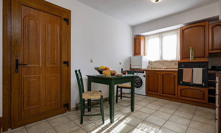 2 ΒΙΛΕΣ ΜΕ ΑΝΕΜΠΟΔΙΣΤΗ ΘΕΑ ΣΤΗ ΘΑΛΑΣΣΑ