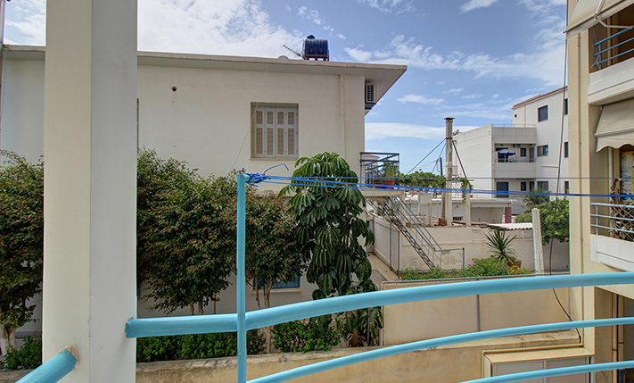 BRIGHT WITH A SPACIOUS VERANDA & MOUNTAIN VIEWS