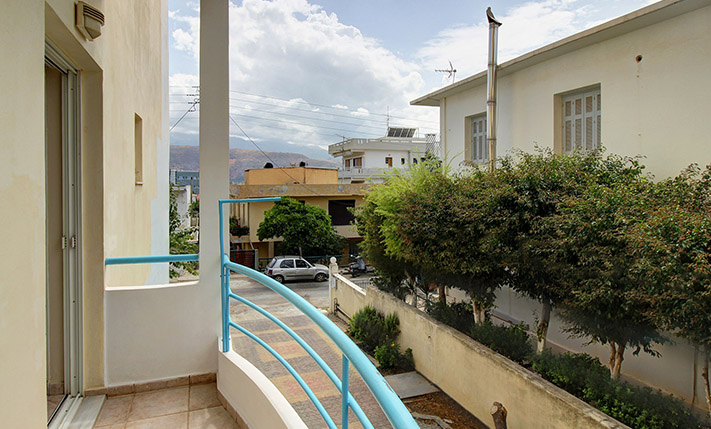 ΦΩΤΕΙΝΟ ΜΕ ΑΝΕΤΗ ΒΕΡΑΝΤΑ & ΘΕΑ ΣΤΑ ΛΕΥΚΑ ΟΡΗ