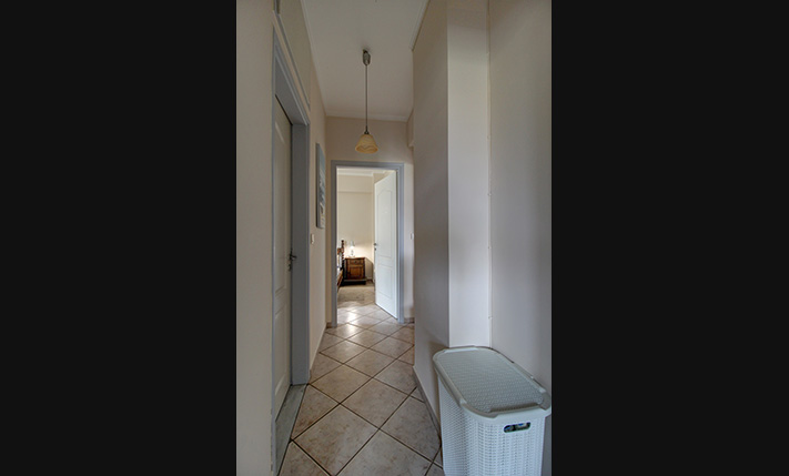 BRIGHT WITH A SPACIOUS VERANDA & MOUNTAIN VIEWS