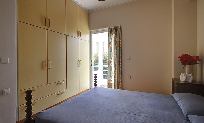 BRIGHT WITH A SPACIOUS VERANDA & MOUNTAIN VIEWS