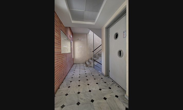 BRIGHT WITH A SPACIOUS VERANDA & MOUNTAIN VIEWS