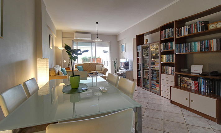 BRIGHT WITH A SPACIOUS VERANDA & MOUNTAIN VIEWS