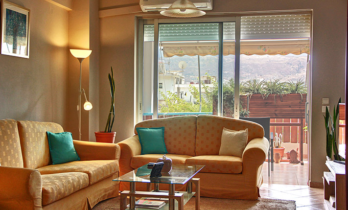 BRIGHT WITH A SPACIOUS VERANDA & MOUNTAIN VIEWS