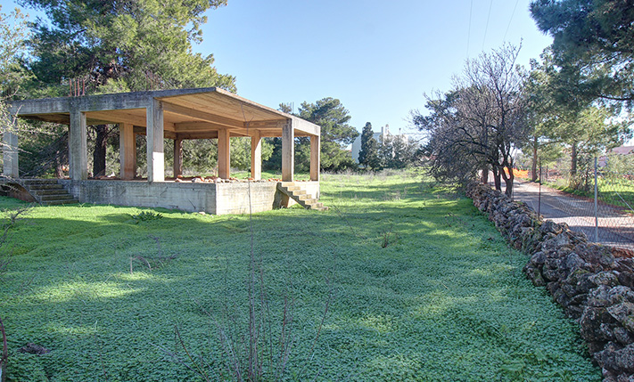 LAND FOR A SMALL COMPLEX WITH UNFINISHED HOUSE