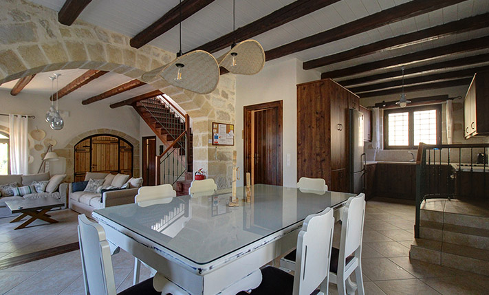 SPACIOUS STONE HOUSE WITH LUXURIOUS ELEMENTS