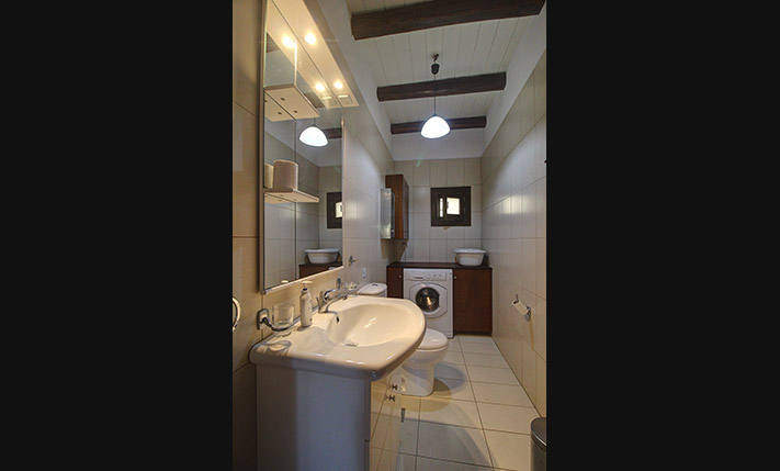 SPACIOUS STONE HOUSE WITH LUXURIOUS ELEMENTS