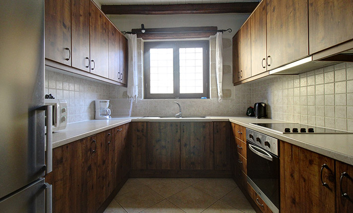 SPACIOUS STONE HOUSE WITH LUXURIOUS ELEMENTS