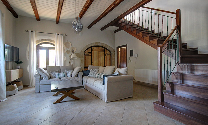 SPACIOUS STONE HOUSE WITH LUXURIOUS ELEMENTS