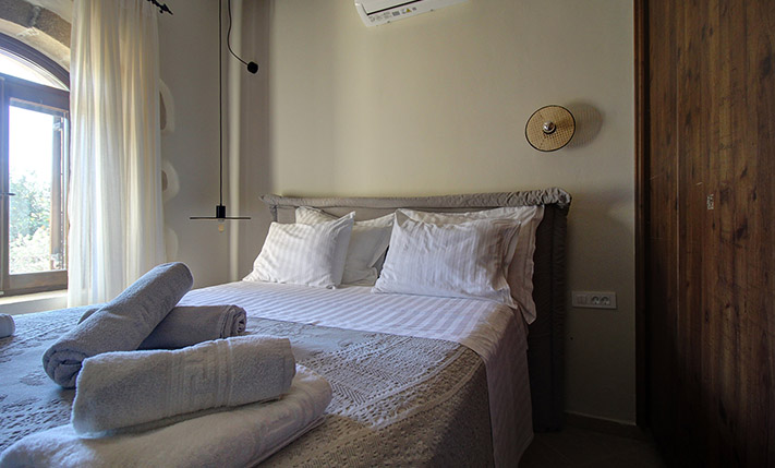 SPACIOUS STONE HOUSE WITH LUXURIOUS ELEMENTS