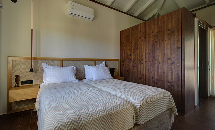 SPACIOUS STONE HOUSE WITH LUXURIOUS ELEMENTS