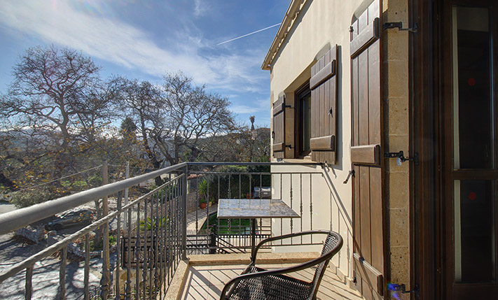 SPACIOUS STONE HOUSE WITH LUXURIOUS ELEMENTS