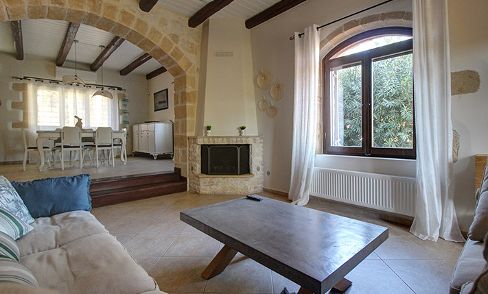 SPACIOUS STONE HOUSE WITH LUXURIOUS ELEMENTS