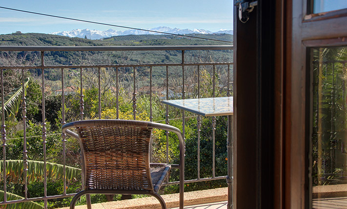 SPACIOUS STONE HOUSE WITH LUXURIOUS ELEMENTS