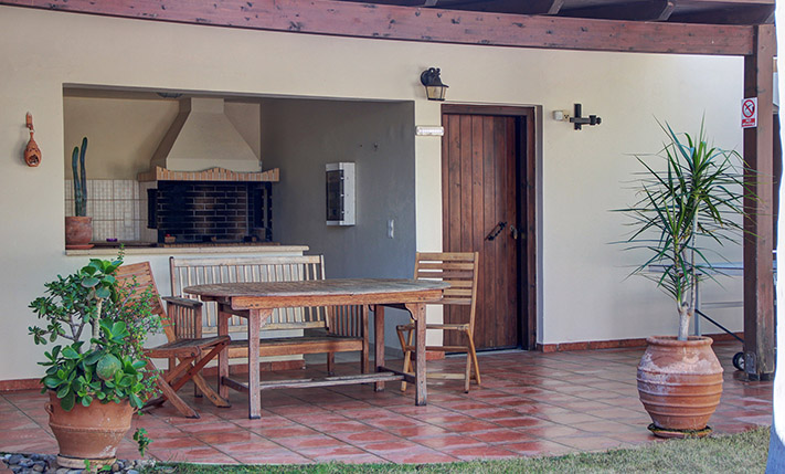 SPACIOUS STONE HOUSE WITH LUXURIOUS ELEMENTS