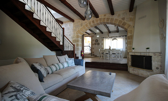 SPACIOUS STONE HOUSE WITH LUXURIOUS ELEMENTS