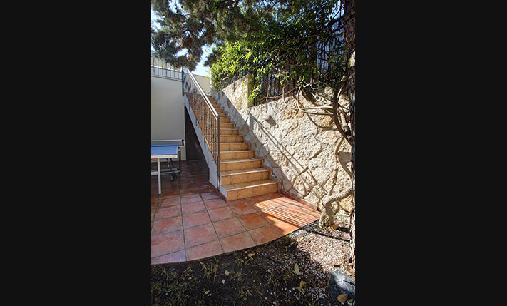 SPACIOUS STONE HOUSE WITH LUXURIOUS ELEMENTS