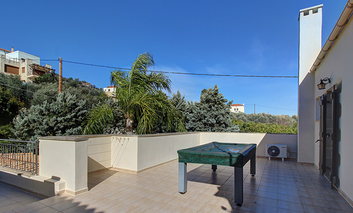 SPACIOUS STONE HOUSE WITH LUXURIOUS ELEMENTS