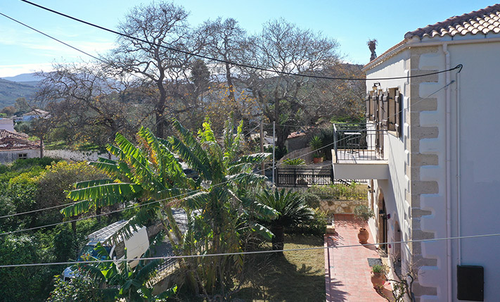 SPACIOUS STONE HOUSE WITH LUXURIOUS ELEMENTS