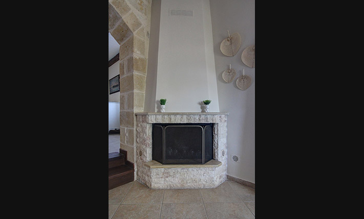 SPACIOUS STONE HOUSE WITH LUXURIOUS ELEMENTS