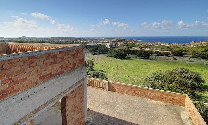 LUXURIOUS ATTRIBUTES & AMPLE SPACES