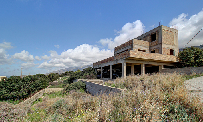 LUXURIOUS ATTRIBUTES & AMPLE SPACES