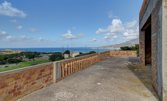 LUXURIOUS ATTRIBUTES & AMPLE SPACES