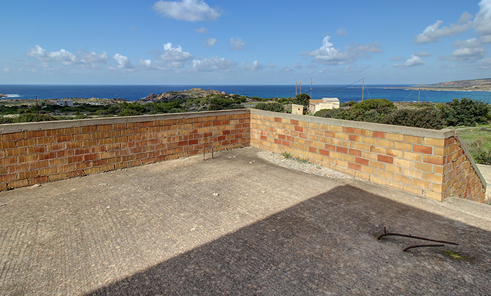 LUXURIOUS ATTRIBUTES & AMPLE SPACES