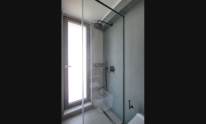 SLEEK LUXURY ABOVE THE BEACH OF FALASARNA