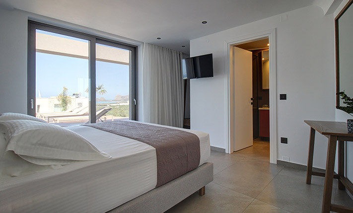 ΚΟΜΨΗ ΠΟΛΥΤΕΛΕΙΑ ΕΠΑΝΩ ΑΠΟ ΤΑ ΦΑΛΑΣΑΡΝΑ