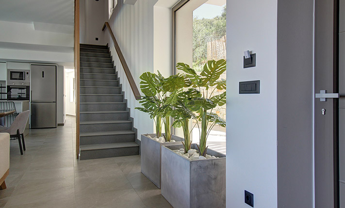 SLEEK LUXURY ABOVE THE BEACH OF FALASARNA