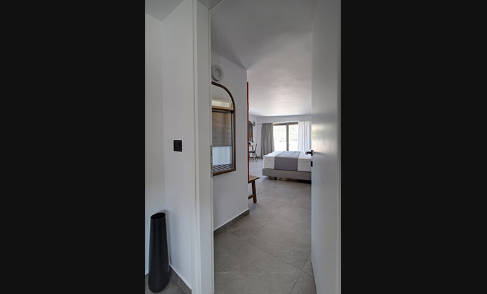 SLEEK LUXURY ABOVE THE BEACH OF FALASARNA