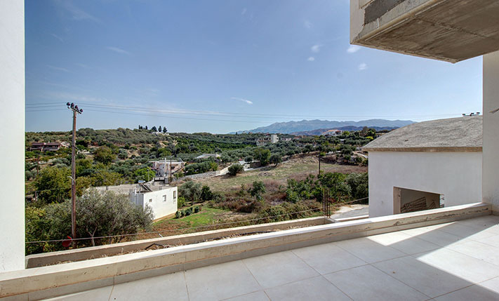 HOUSE WITH DETACHED GUESTHOUSE IN A PRIME AREA