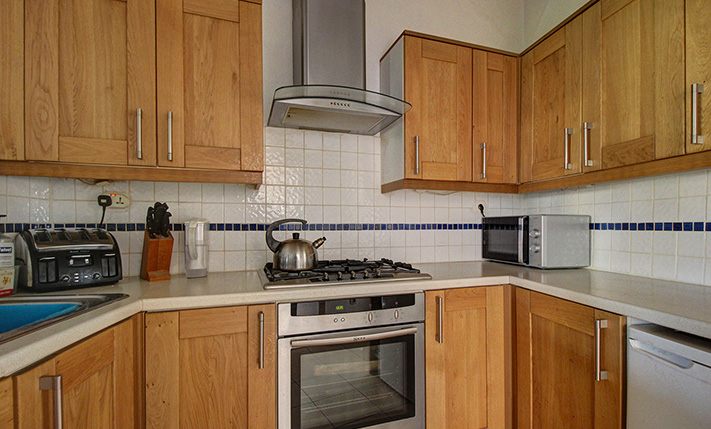 SINGLE-LEVEL HOUSE WITH SPACIOUS GARDENS