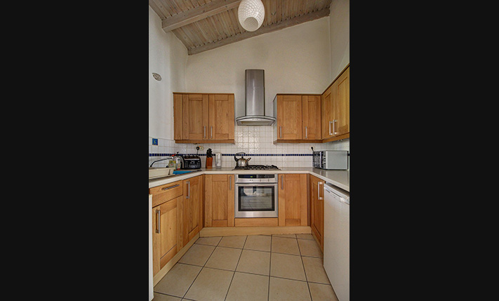 SINGLE-LEVEL HOUSE WITH SPACIOUS GARDENS