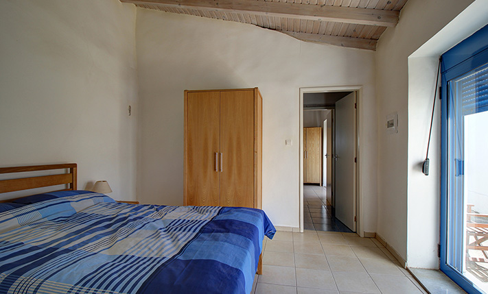 SINGLE-LEVEL HOUSE WITH SPACIOUS GARDENS