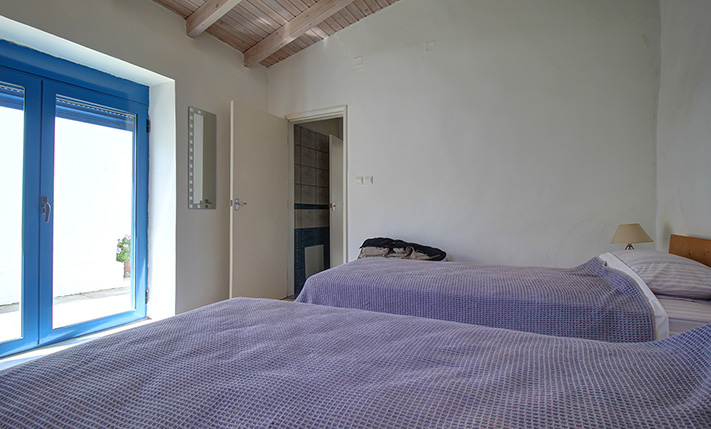 SINGLE-LEVEL HOUSE WITH SPACIOUS GARDENS