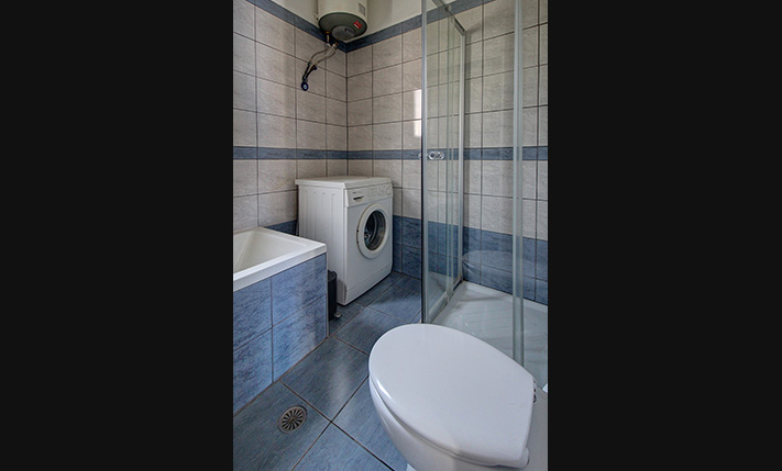 SINGLE-LEVEL HOUSE WITH SPACIOUS GARDENS