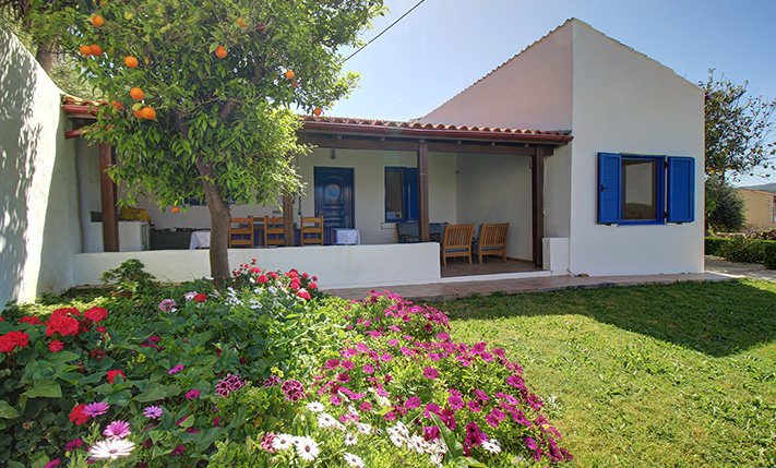 SINGLE-LEVEL HOUSE WITH SPACIOUS GARDENS