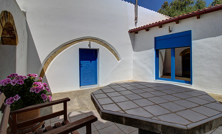 SINGLE-LEVEL HOUSE WITH SPACIOUS GARDENS