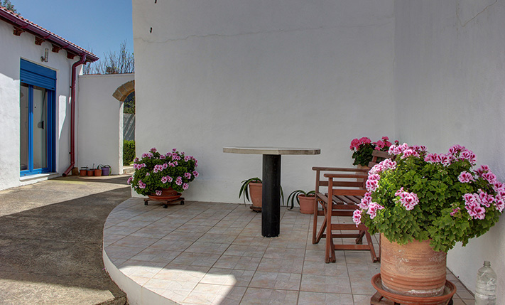 SINGLE-LEVEL HOUSE WITH SPACIOUS GARDENS