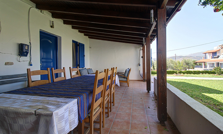 SINGLE-LEVEL HOUSE WITH SPACIOUS GARDENS