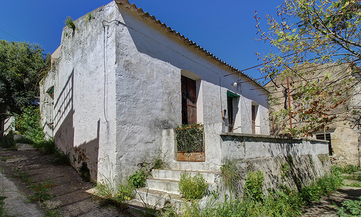 UNCONVERTED STONE HOUSE IN A STONE-PAVED ALLEY