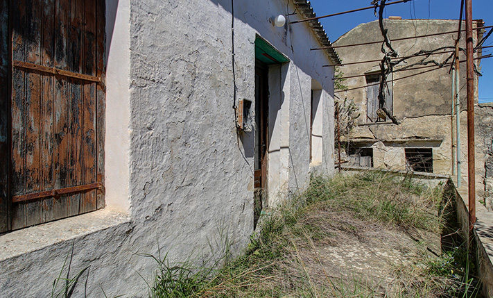 UNCONVERTED STONE HOUSE IN A STONE-PAVED ALLEY