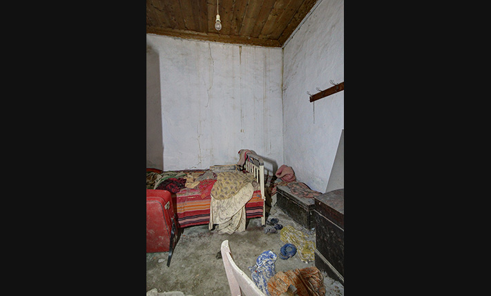 UNCONVERTED STONE HOUSE IN A STONE-PAVED ALLEY