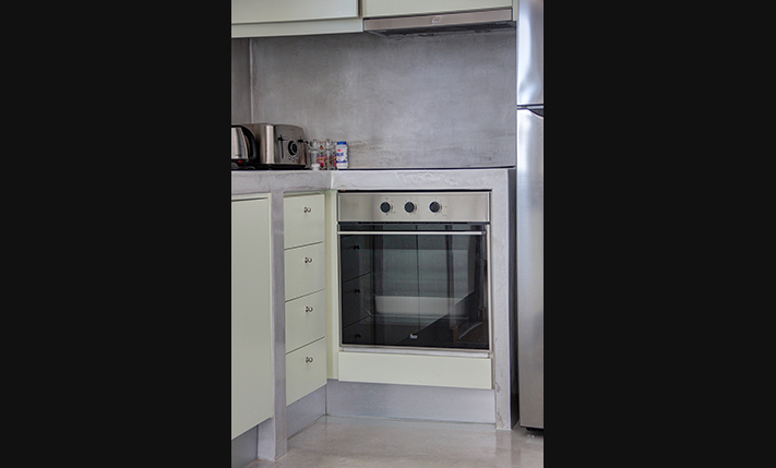 A MODERN HOUSE THAT RESPECTS ITS SURROUNDINGS