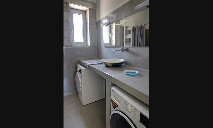 ΕΝΑ ΣΥΓΧΡΟΝΟ ΣΠΙΤΙ ΠΟΥ ΣΕΒΕΤΑΙ ΤΟΝ ΤΟΠΟ ΤΟΥ